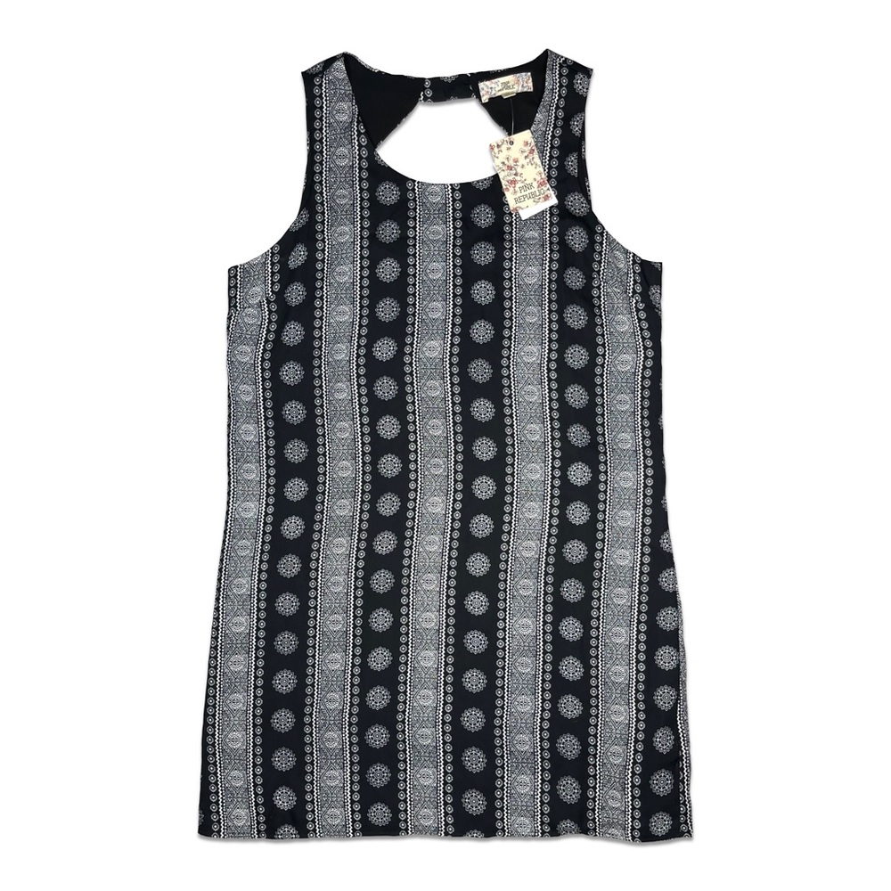 Pink Republic Black and White Keyhole Back Boho Line Print Dress